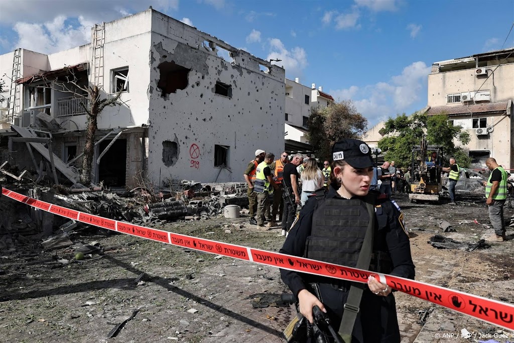 Hezbollah vuurt in enkele uren tijd honderd raketten af op Israël