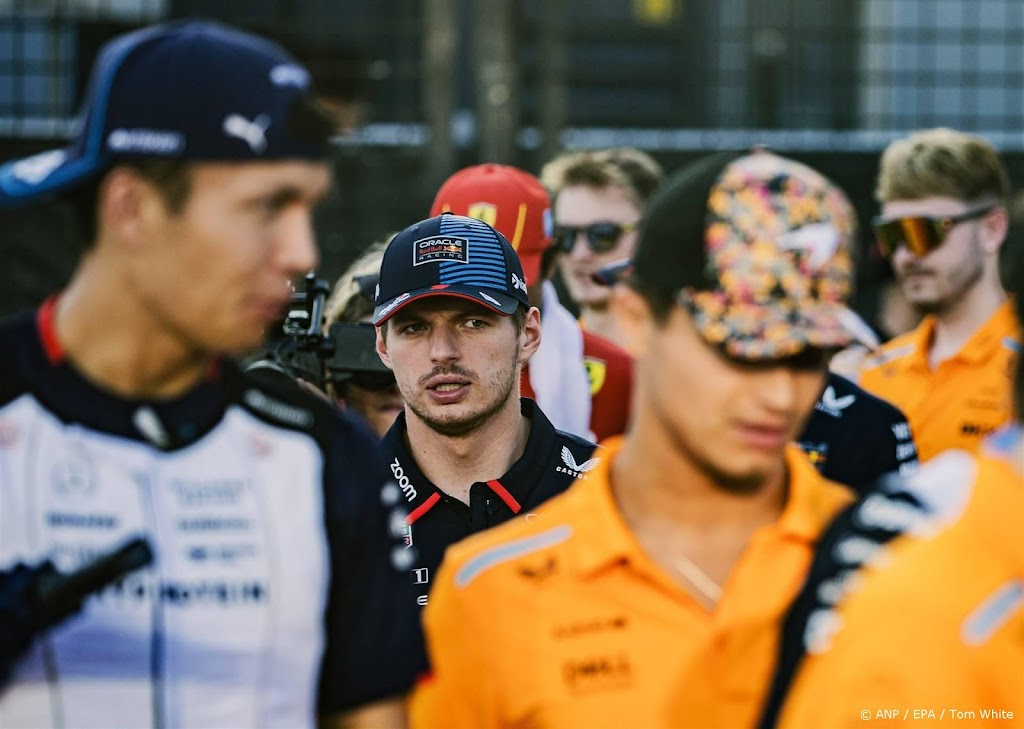 Verstappen twijfelt na 'idiote' straf over toekomst in Formule 1