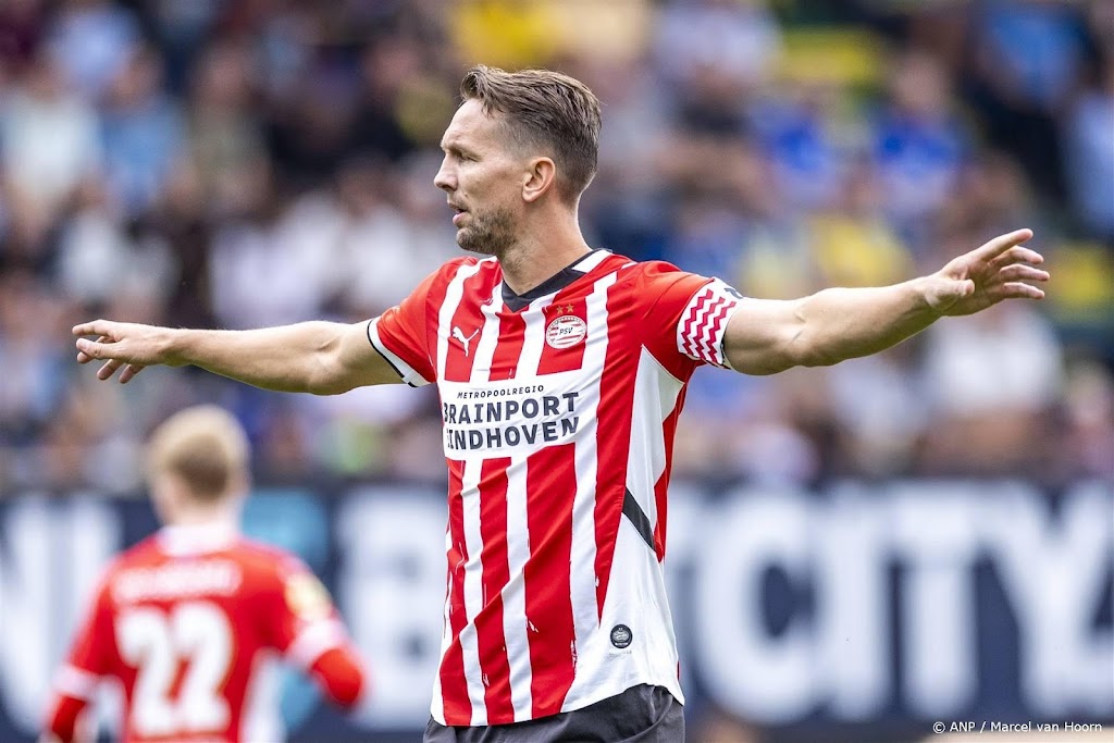 PSV-aanvoerder De Jong moest ploeg over dood punt heentrekken