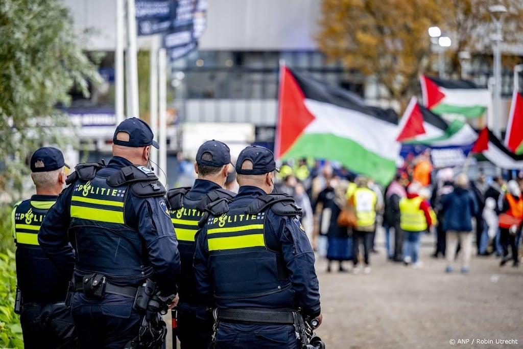 Pro-Palestijnse betogers blokkeren ingang stadion EK honkbal