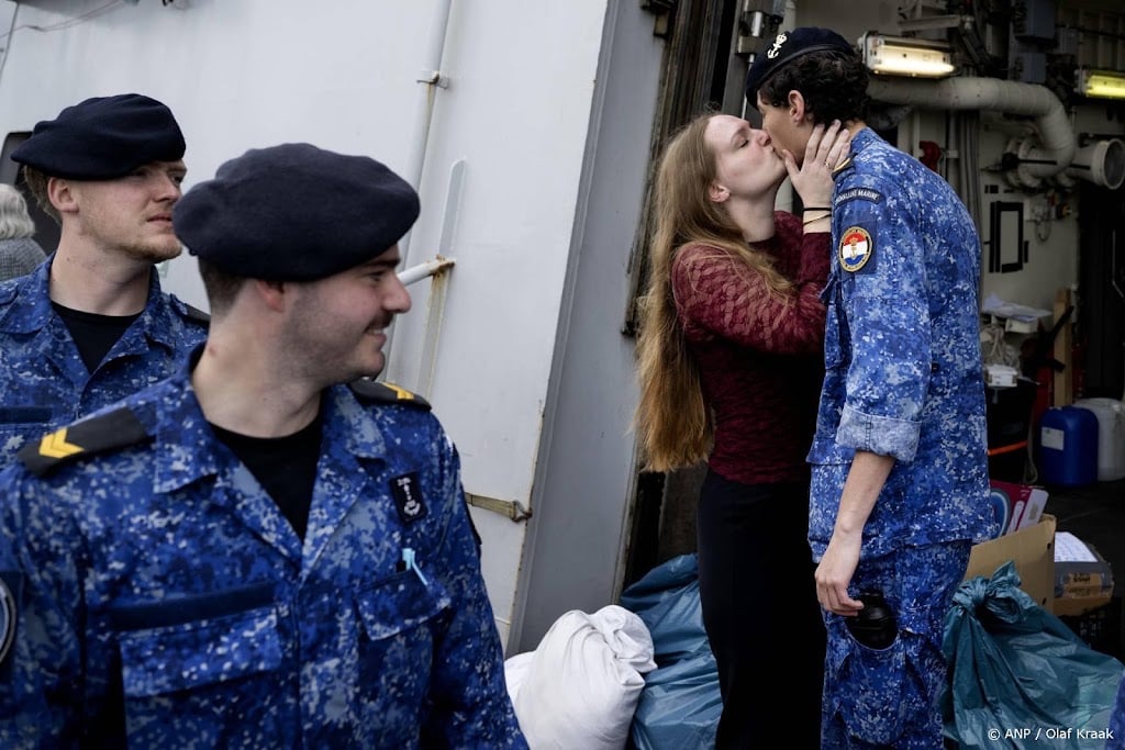 Marineschip De Ruyter na halfjaar weer terug in Den Helder