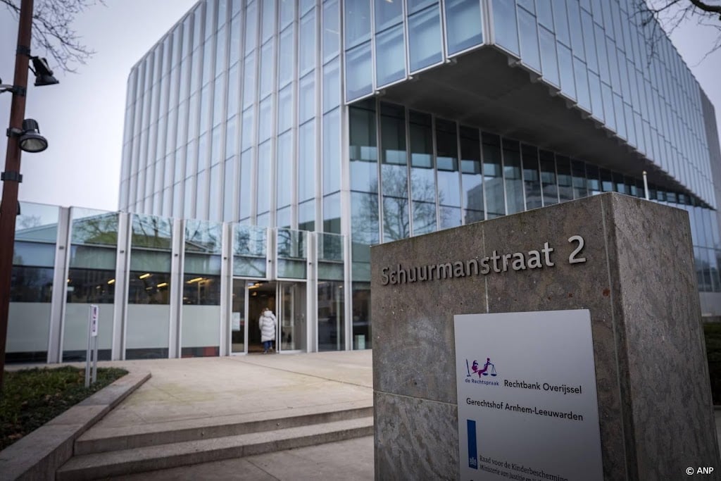Rechtbank Zwolle ontruimd na brand in parkeergarage