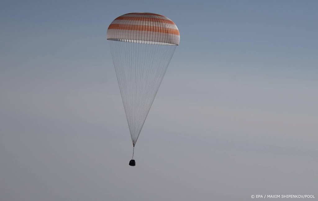 Bemanning Russisch-Amerikaanse ruimtemissie terug op aarde
