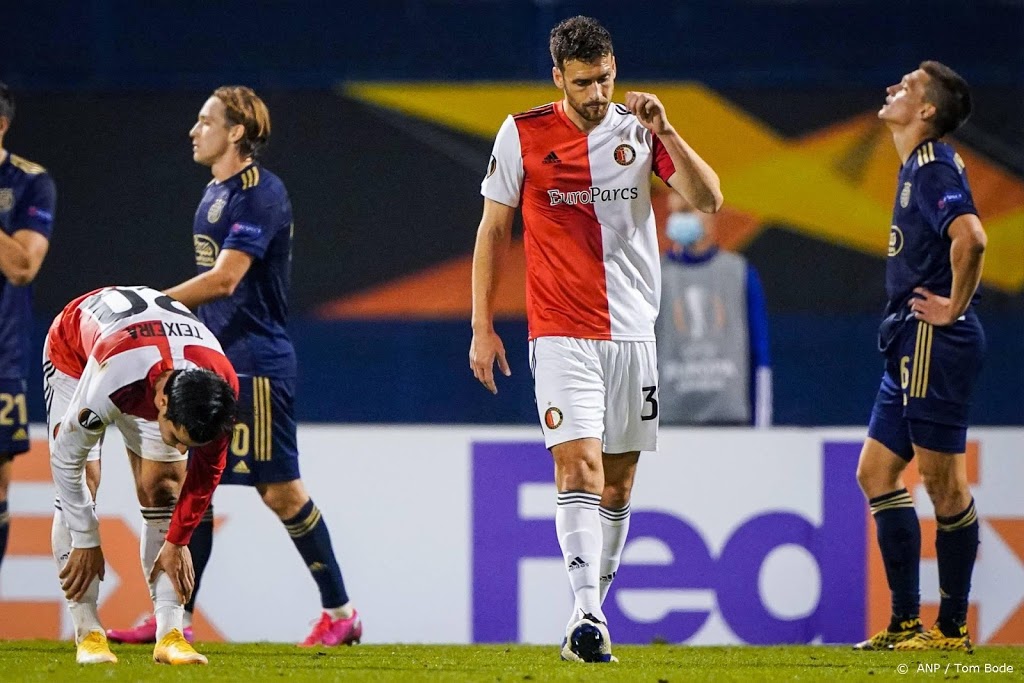 Feyenoord laat kansen liggen en komt met 10 man nog goed weg