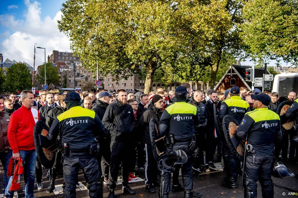 Union Berlin wil met Feyenoord en UEFA in gesprek na rellen