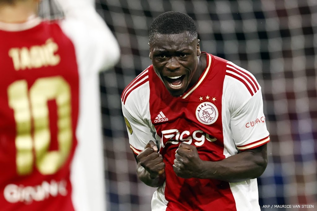 Ajax begint met ongewijzigde ploeg aan uitwedstrijd tegen RKC