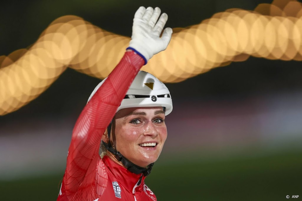 Schaatsster Schouten wint eerste marathon op Jaap Edenbaan