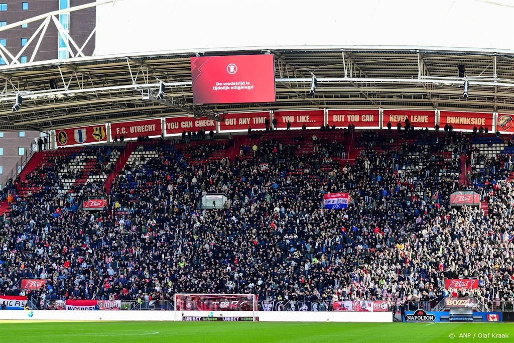 Onderbroken duel tussen FC Utrecht en Ajax weer hervat