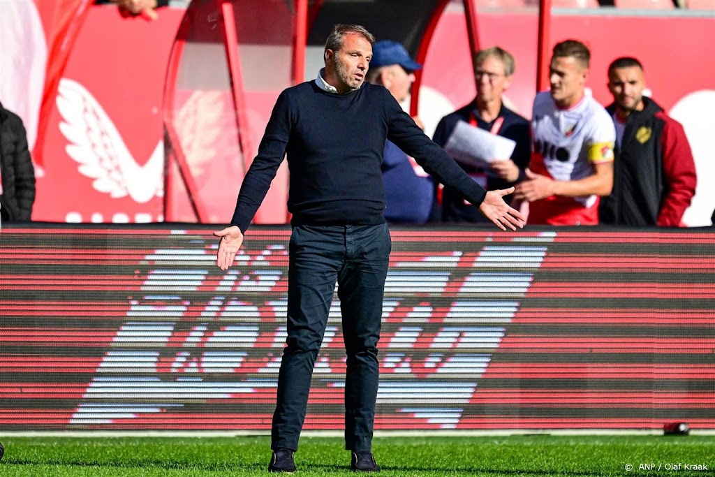 Balende trainer Steijn voelt nog steeds vertrouwen bij Ajax