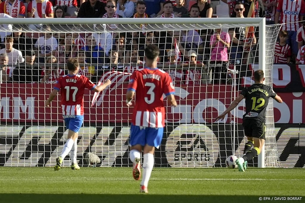 Blind met Girona na zege op Almería naast koploper Real Madrid 