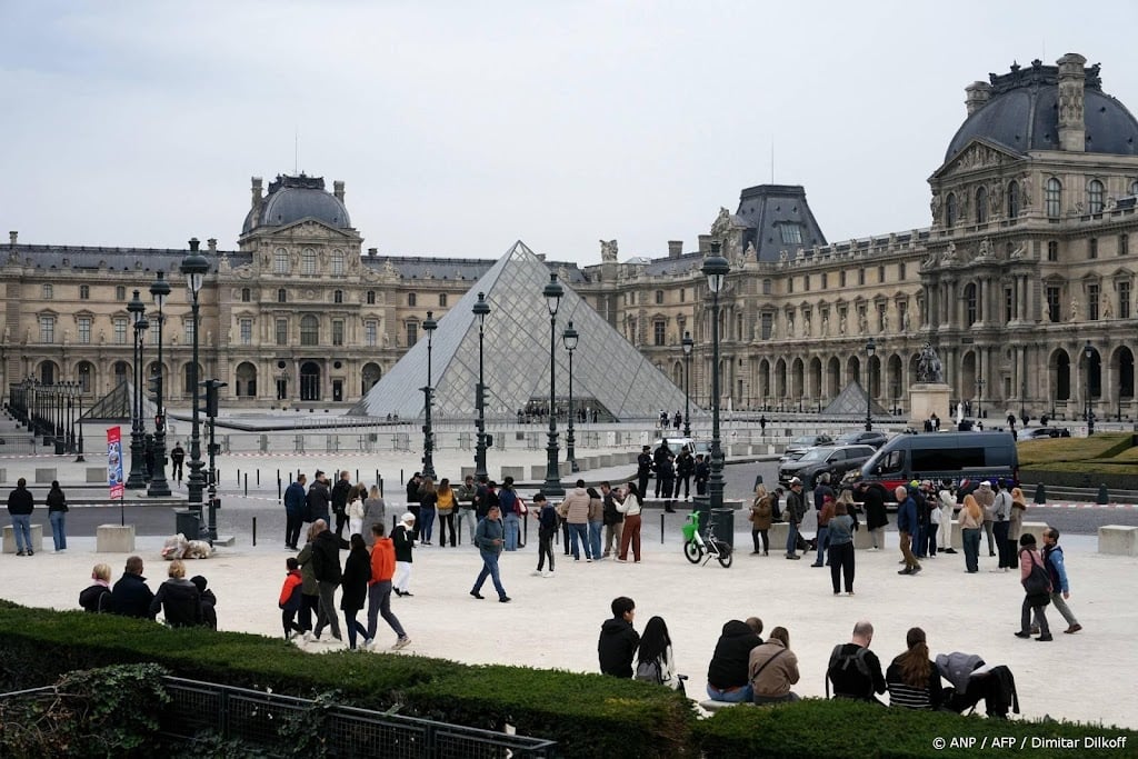 Louvre weer open na miljoenenroof van historische sieraden