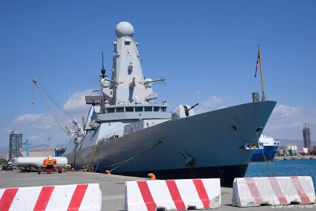 NAVO-schepen volgen Russisch oorlogsschip door het Kanaal