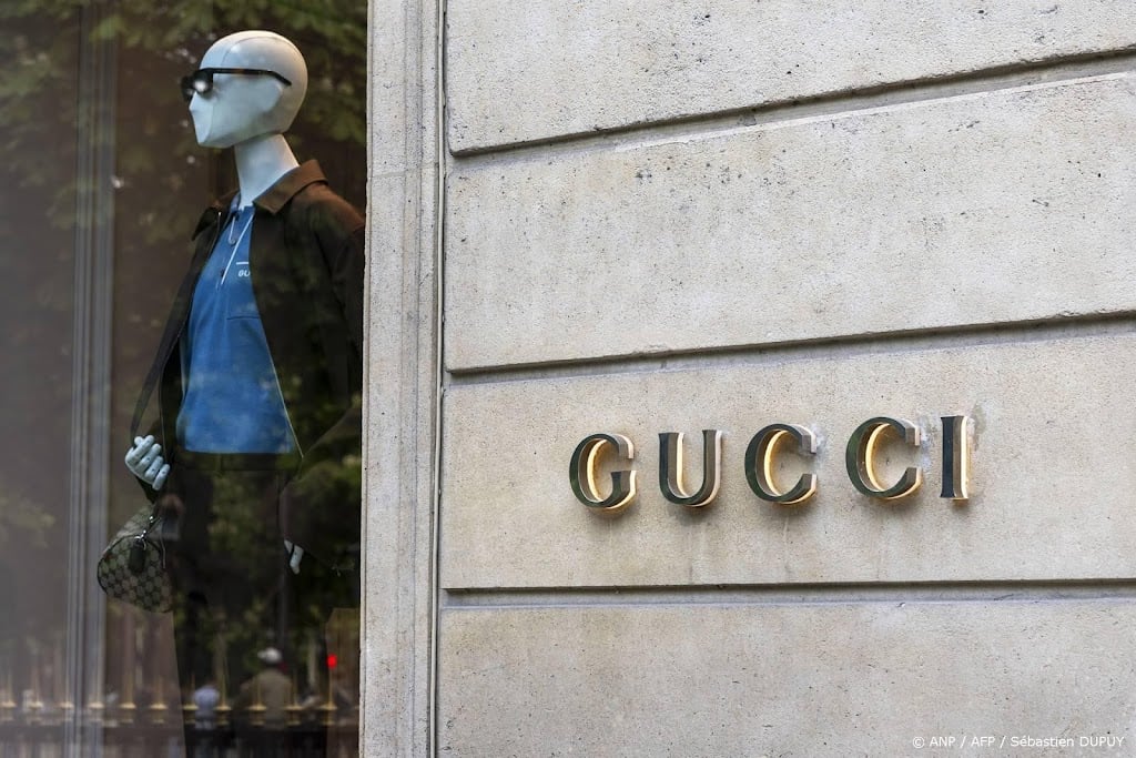 Eigenaar Gucci verkoopt minder luxeproducten, boekt lagere omzet