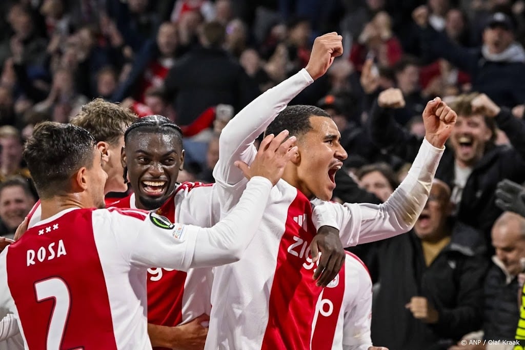 Invallers Arokodare en Ouazane helpen Ajax aan zege op Atalanta