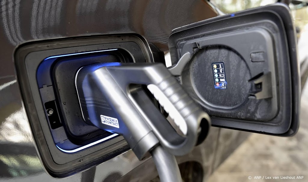 Verplichte aanleg laadpalen voor auto bij Britse nieuwbouw