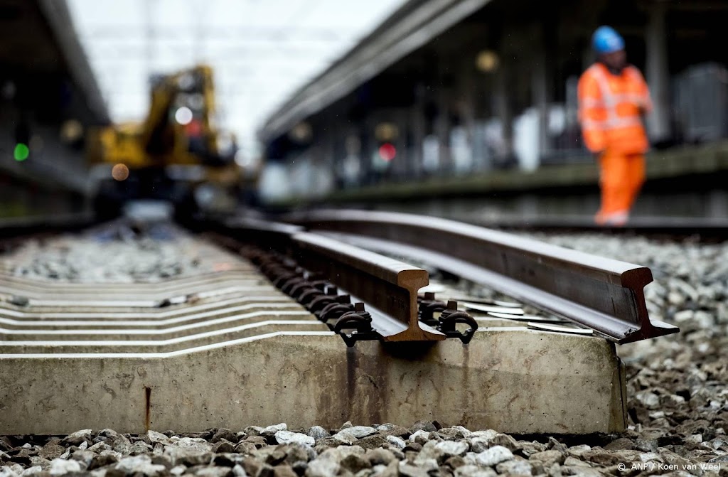 Geen treinen tussen Nijmegen en Den Bosch door breuk spoorstaaf