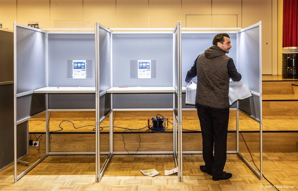 Thierry Baudet (FVD) brengt stem uit in Amsterdam 