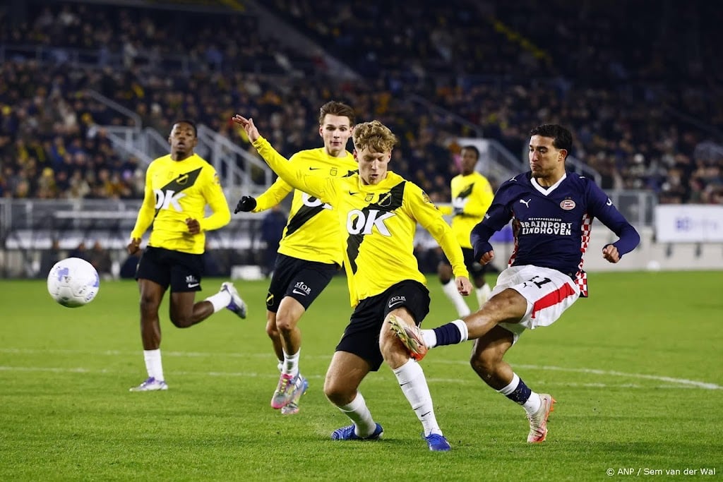 PSV wint met uitblinkende doelman Kovar van NAC Breda