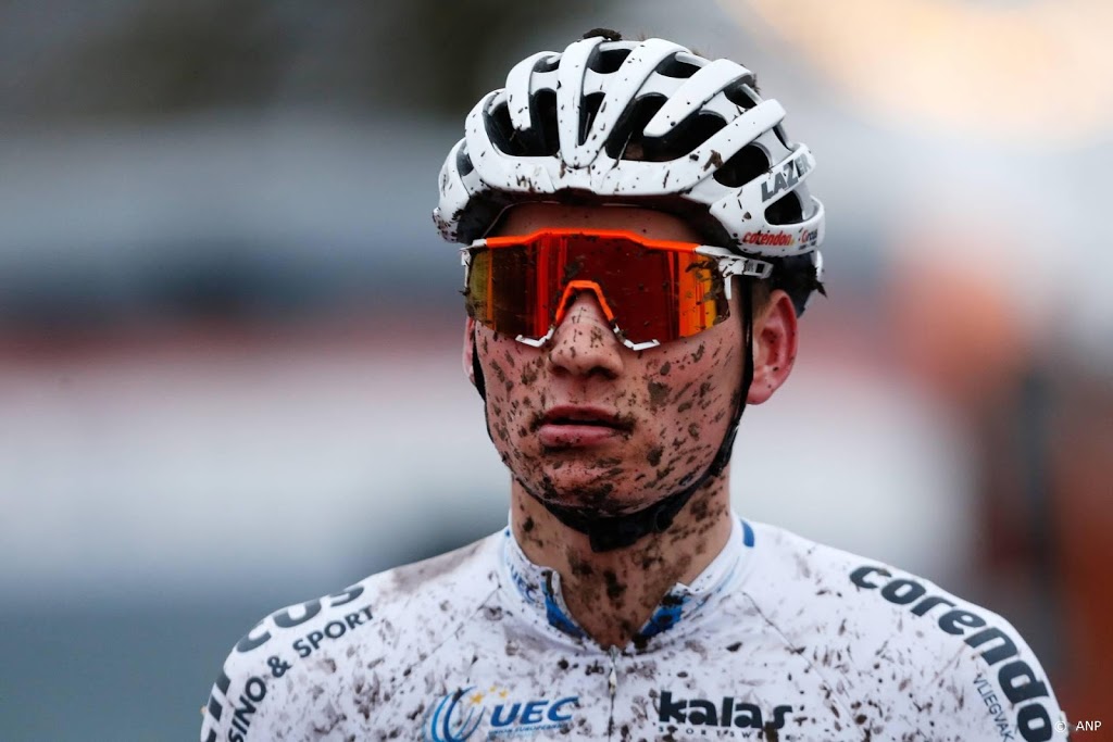 Veldrijder Van der Poel wint heroïsch moddergevecht