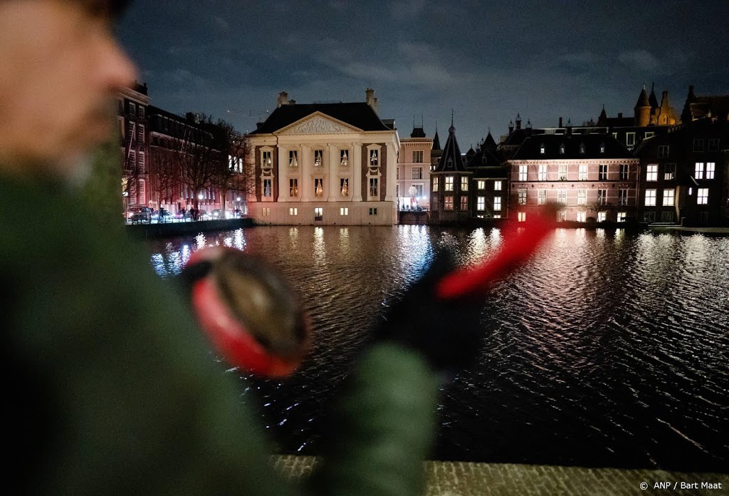 Brandweer zoekt zonder succes naar 'demonstratiepan' in Hofvijver