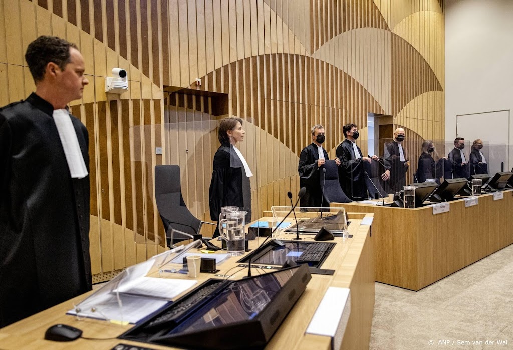 MH17-nabestaanden applaudisseren voor levenslange strafeisen