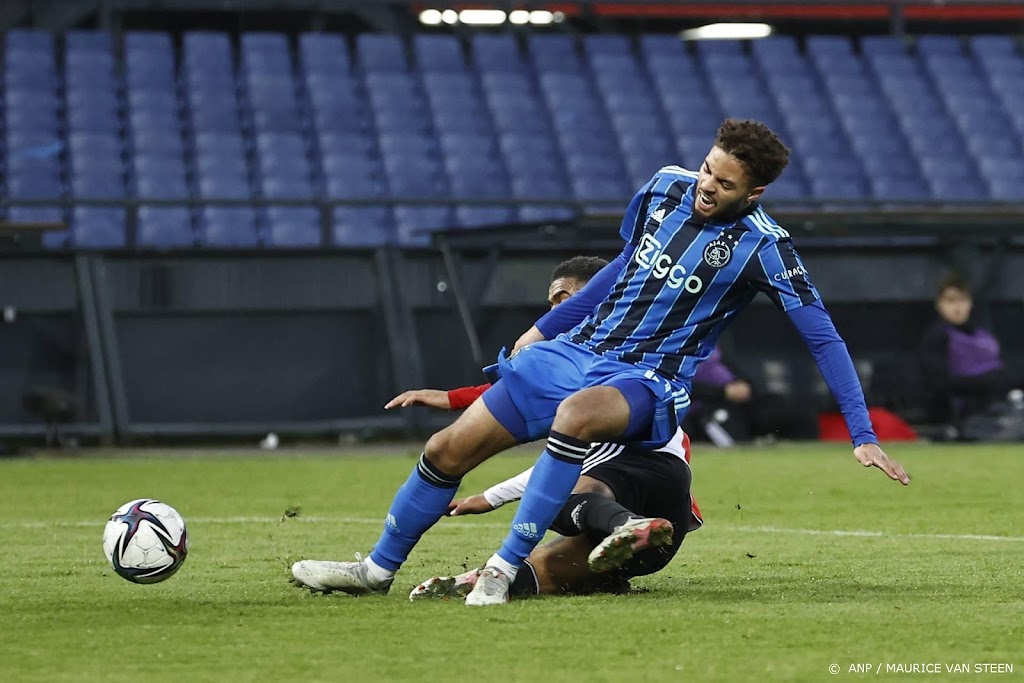 Ajax begint met Schuurs, Rensch en Klaassen tegen Fortuna  