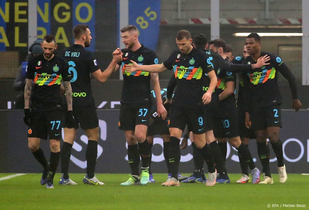 Dumfries helpt Inter met derde doelpunt deze maand aan zege