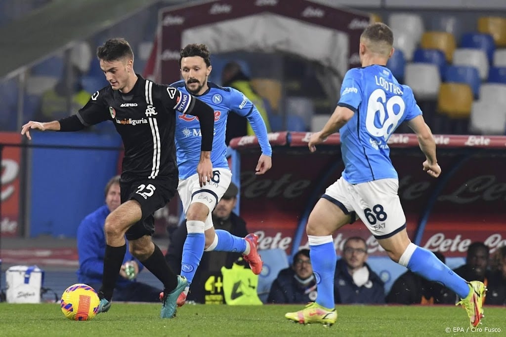 Napoli haakt voorlopig af bij Inter, AC Milan wint wel