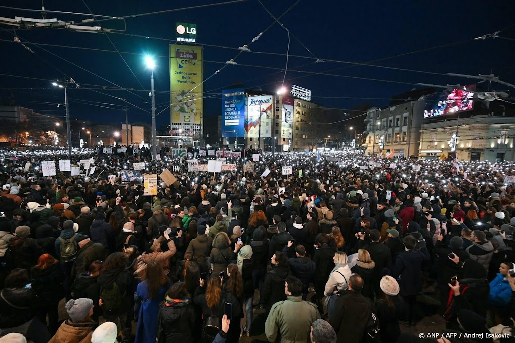 Tienduizenden protesteren in Belgrado na doden op treinstation
