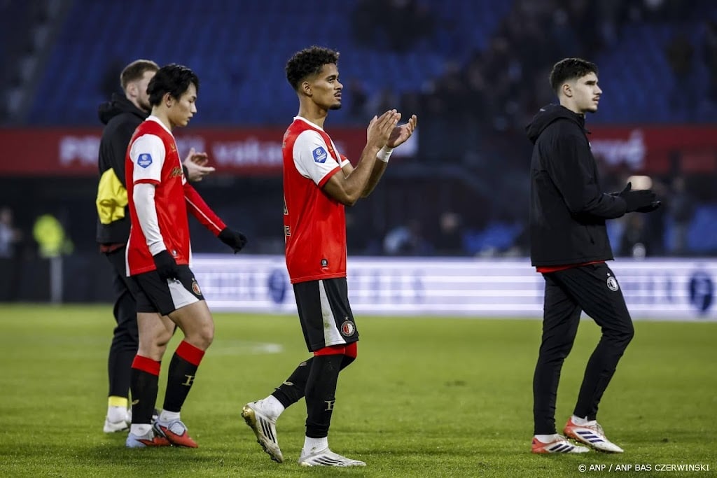 Slory verlengt bij Feyenoord en maakt seizoen af bij Eagles  