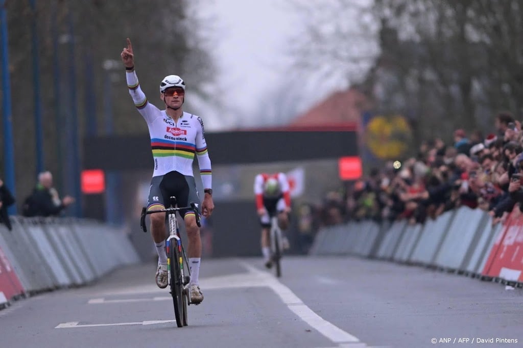 Van der Poel ook in veldrit Hofstade onnavolgbaar