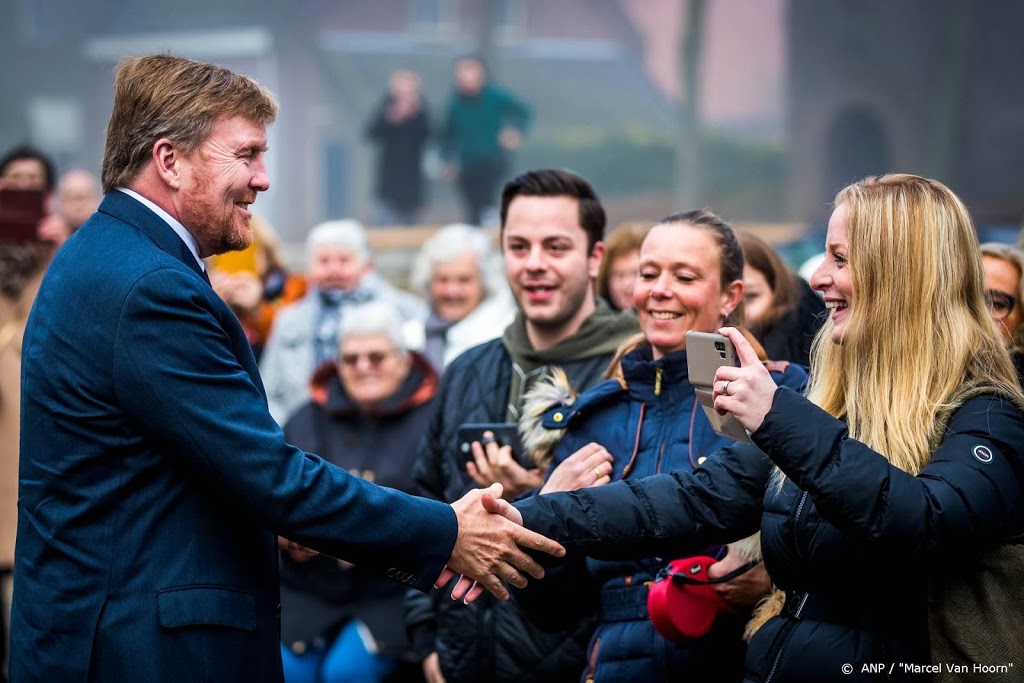 Koning ontmoet in Israël overlevenden van Holocaust