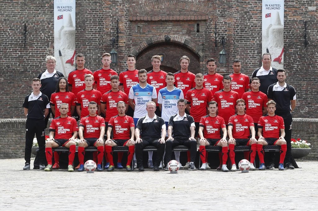 Man opgepakt om gooien stoel naar agent bij duel Helmond Sport