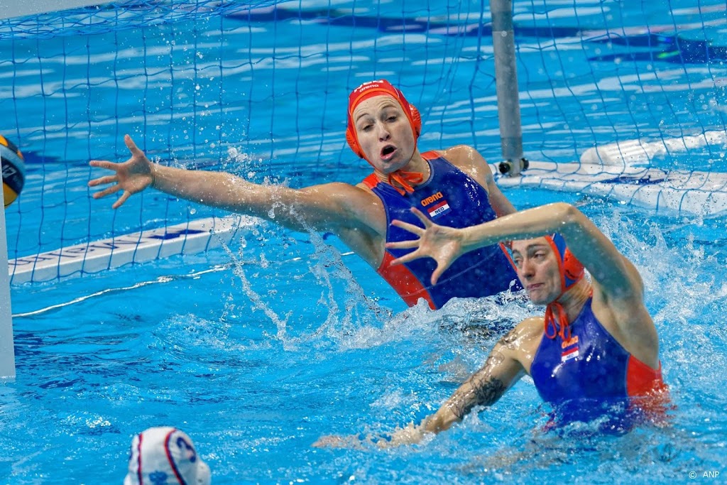 Waterpolosters ten onder tegen Rusland in halve finales EK