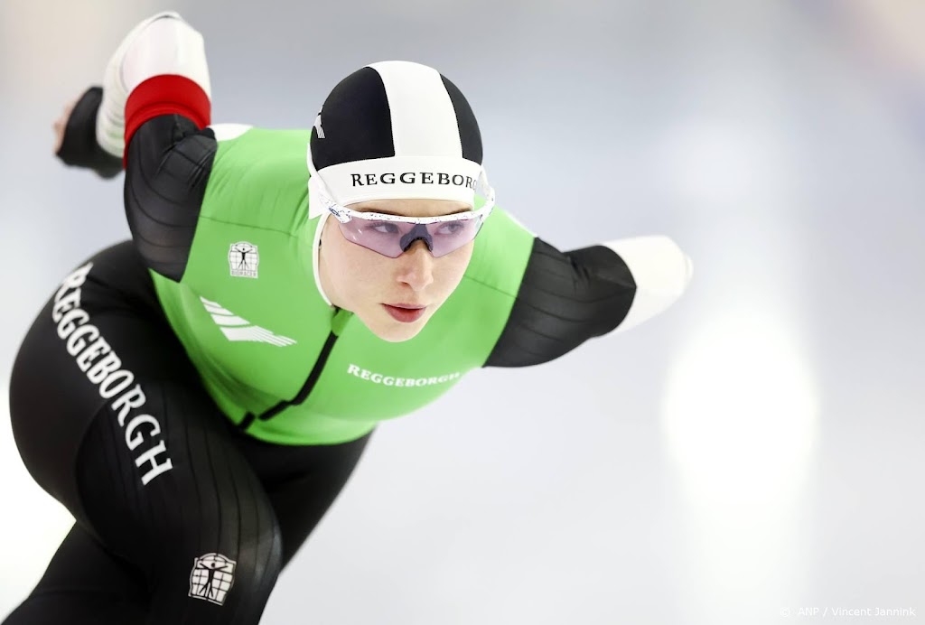 Schaatsster De Jong wint NK sprint, Wüst gediskwalificeerd