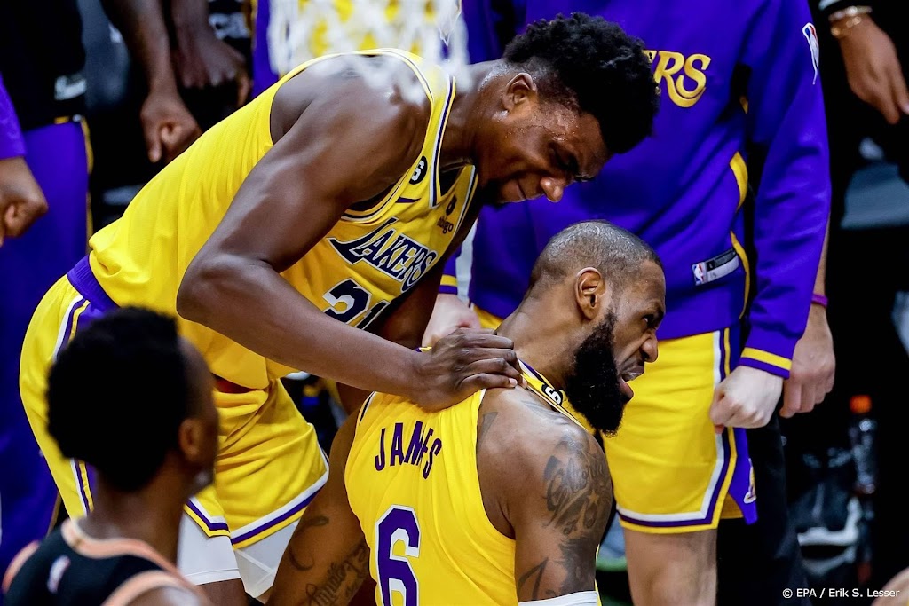 Basketballers Lakers winnen in NBA na achterstand van 25 punten