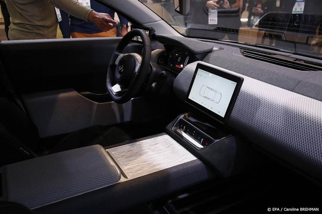 Maker zonneauto Lightyear stopt met eerste dure model