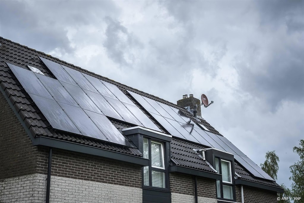 Recordaantal zonnepanelen op woningen aangesloten, stelt Stedin