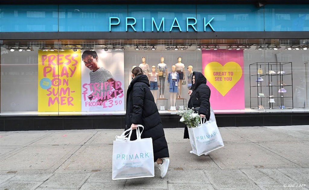 Kledingketen Primark verkoopt meer tijdens feestdagen