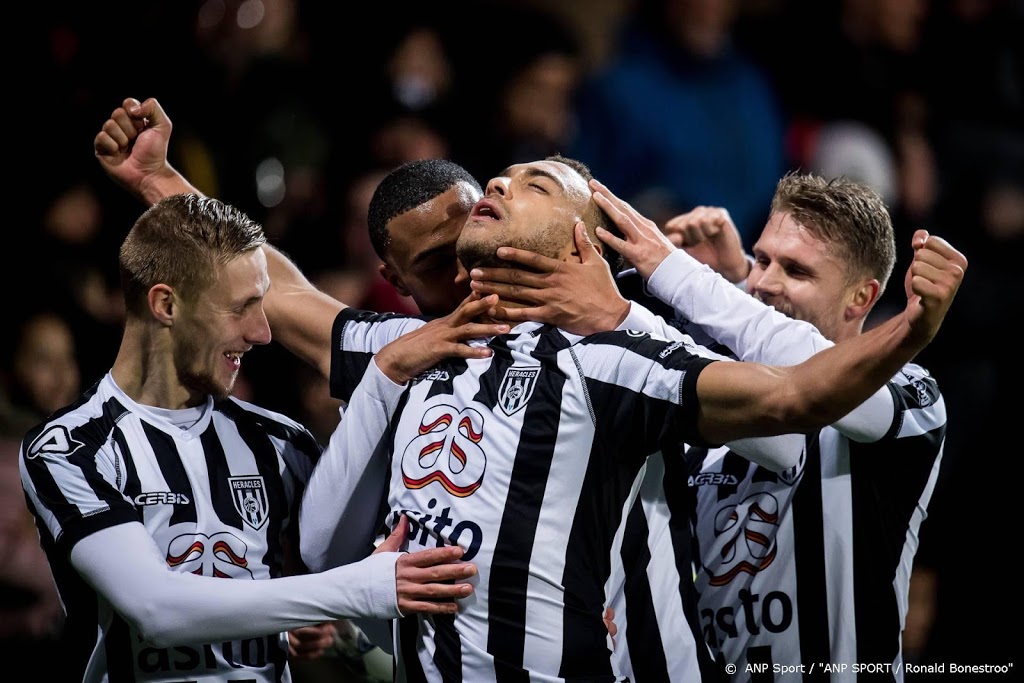 Ajax verliest ook van Heracles Almelo