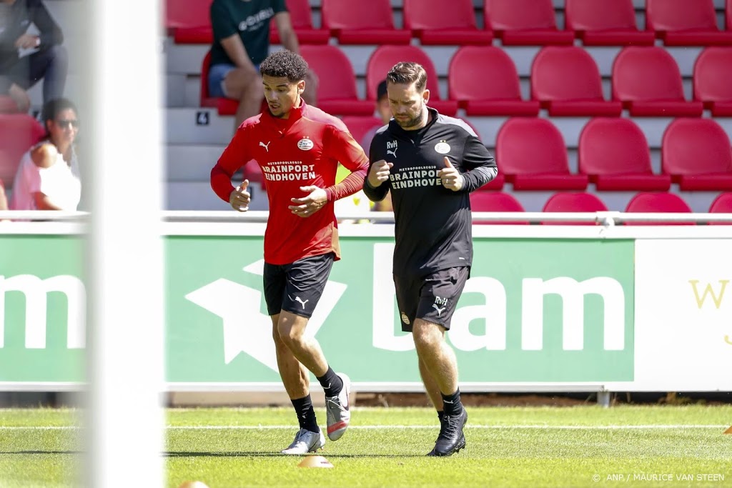 PSV-verdediger Obispo na half jaar blessureleed weer terug