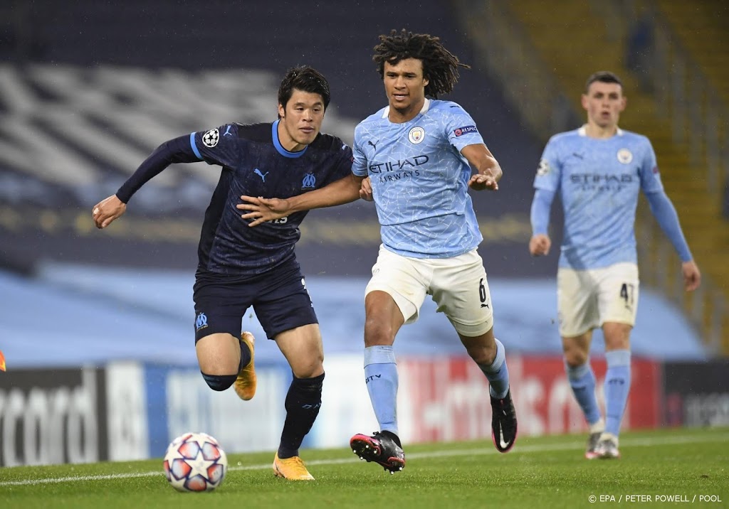 Verdediger Aké ontbreekt nog bij Manchester City