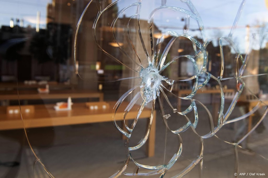Politie: 'veel' onderzoek gedaan bij Apple Store na gijzeling