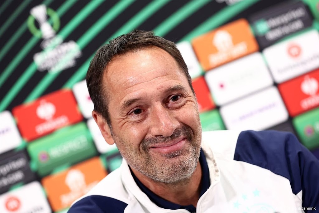 Coach Van 't Schip verwacht 'zware dobber' in 'Mekka van voetbal'