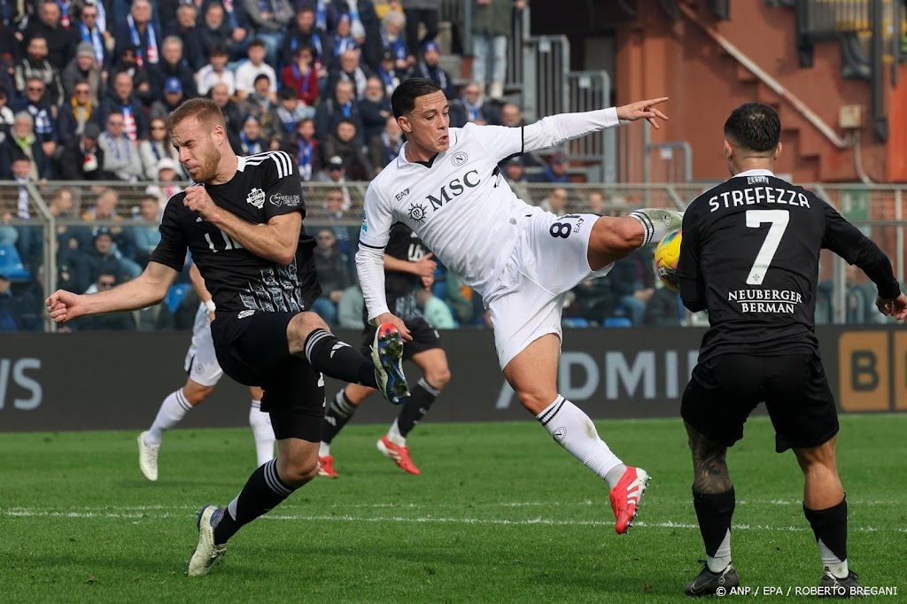 Napoli na nederlaag bij Como achterop bij Inter 