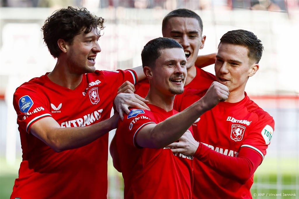 Kuipers helpt FC Twente met twee treffers aan zege op NEC