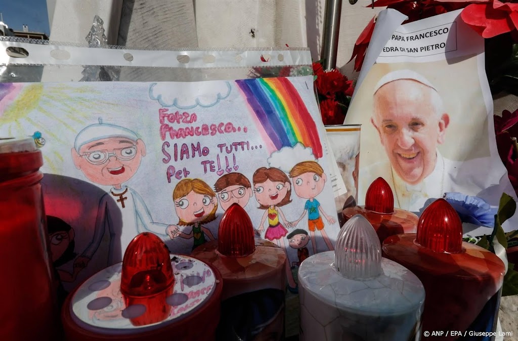Paus Franciscus lijdt aan beginnend nierfalen
