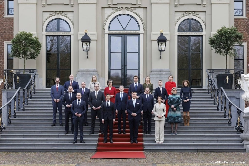 Protestgeluiden van XR te horen tijdens bordesscène