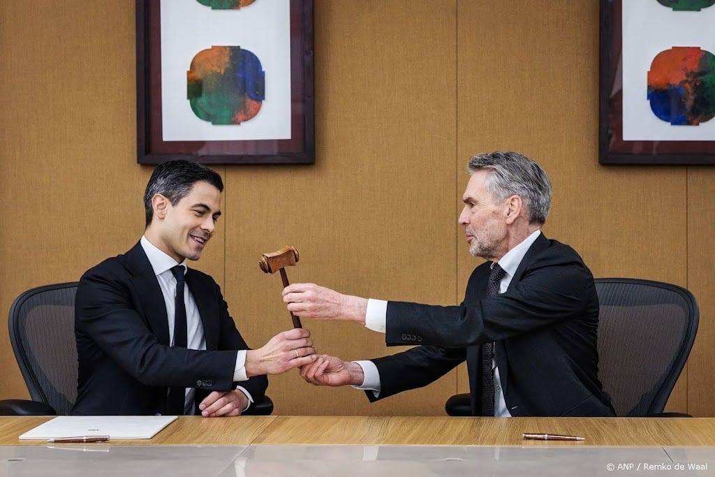 Schoof draagt voorzittershamer ministerraad over aan Jetten