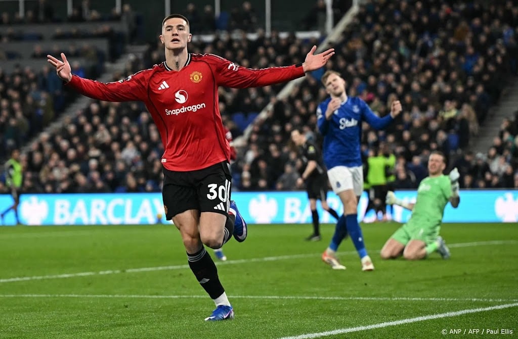 United wint van Everton en staat vierde in Premier League